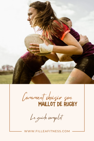 Supporter portant un maillot de rugby officiel du XV de France dans un stade de rugby